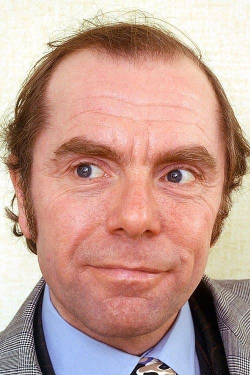 Angus Lennie Profile